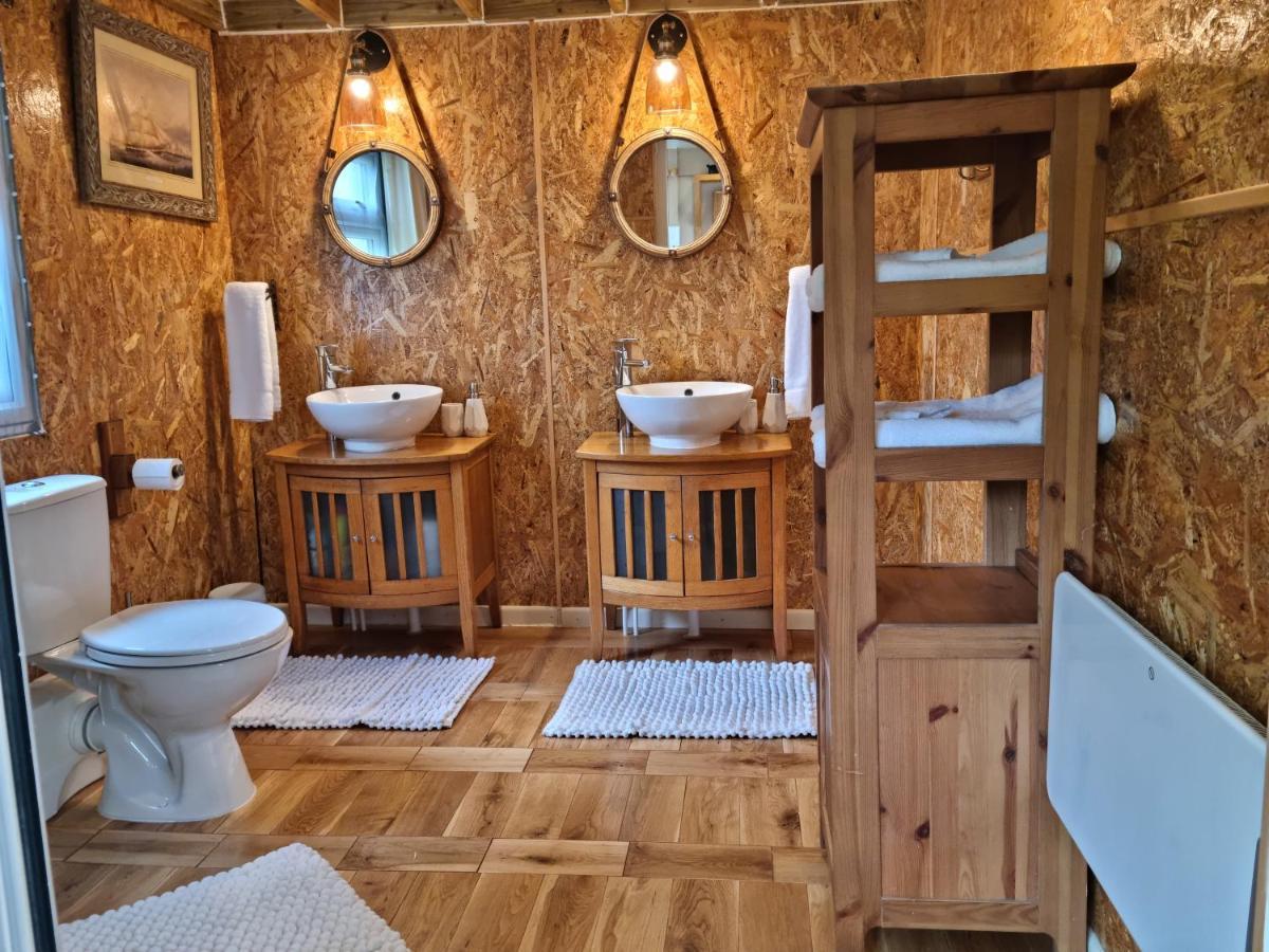ホテル Riverside Cabin At Pen-Y-Bont Mill オスウェストリー エクステリア 写真