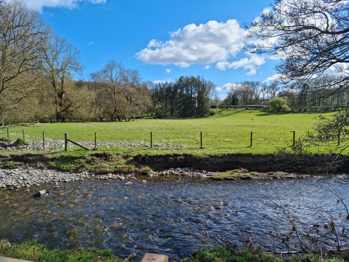 ホテル Riverside Cabin At Pen-Y-Bont Mill オスウェストリー エクステリア 写真