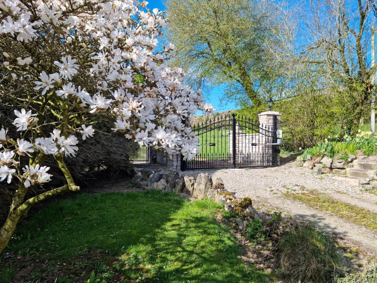 ホテル Riverside Cabin At Pen-Y-Bont Mill オスウェストリー エクステリア 写真