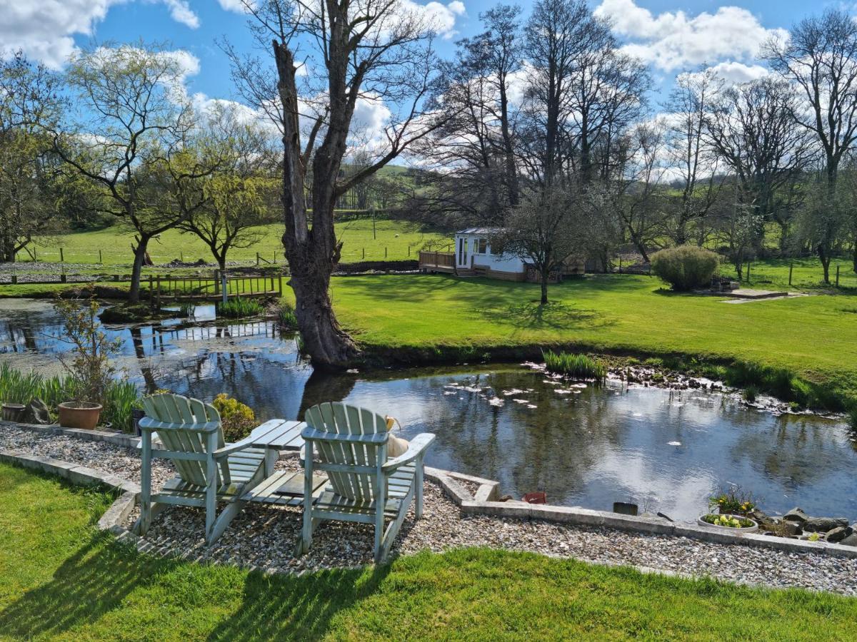 ホテル Riverside Cabin At Pen-Y-Bont Mill オスウェストリー エクステリア 写真